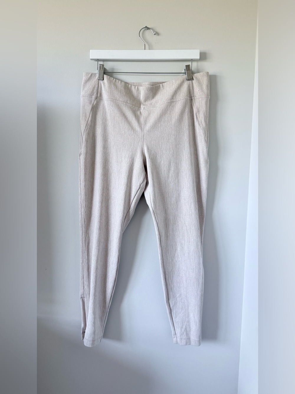 Athleta Delancey Skyline Textured Tight Leggings Women XL Beige Athletic Casual